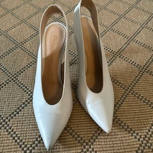 gianvito Rossi slingback white pump gently worn